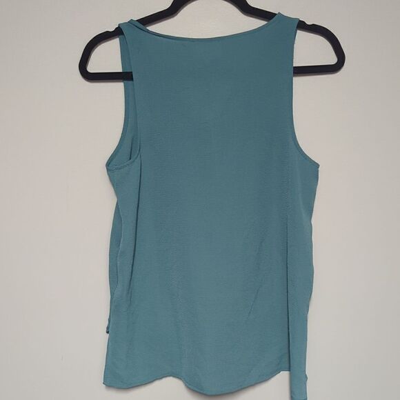 NWT Olive and Oak Green V Neck Sleeveless Blouse - Picture 4 of 4